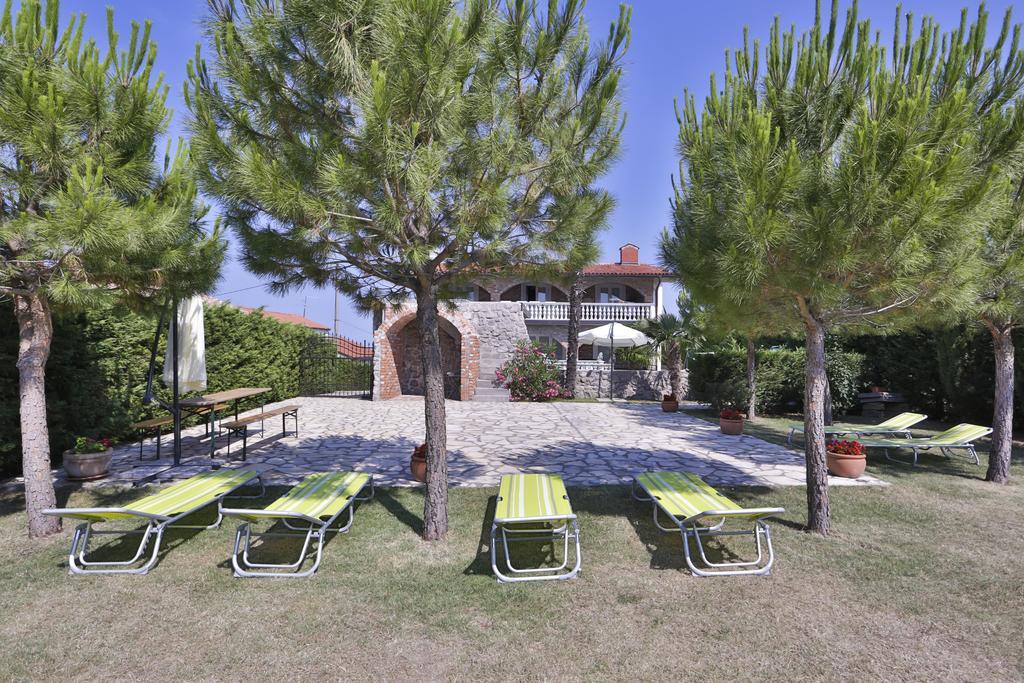 Casa Oasa -Accommodation , Pizzeria & Bar Marezige Exterior photo